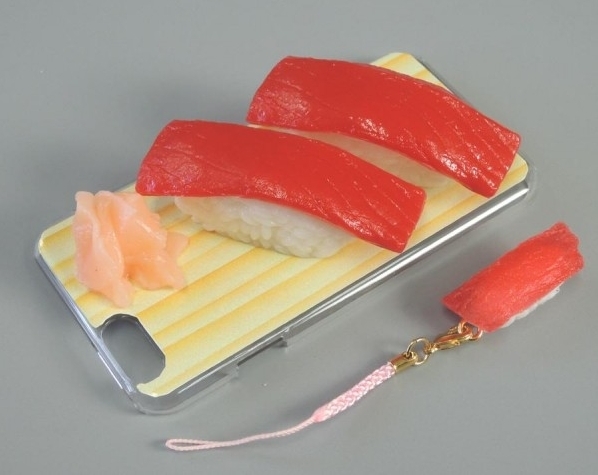 ネタは大き目 赤身のマグロのお寿司がスマホケースに 本物みたいにリアルで食べれそう 食品サンプルのiphoneケース カバー